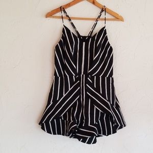 CUTE 💜 MAKE AN OFFER!  Luxxel Romper Sz S